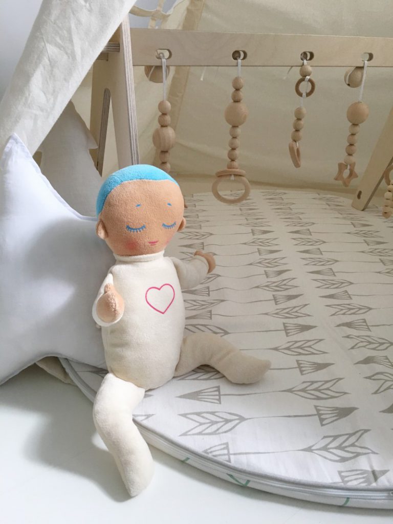 FullSizeRender 800 768x1024 - Lulla Doll, een pop die samen met jouw kindje slaapt
