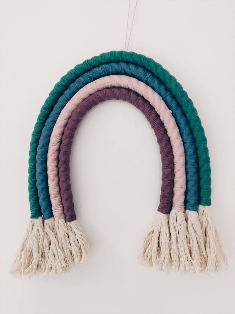 DIY macramé regenboog wandhanger maken