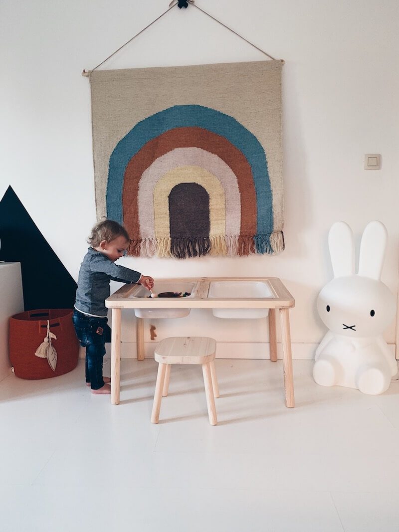 sensory table - tafel voor sensopatisch spel - unicorns & fairytales