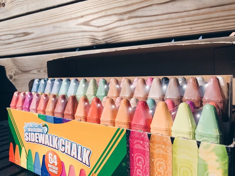 stoepkrijt 64 kleuren van Crayola - unicorns & fairytales