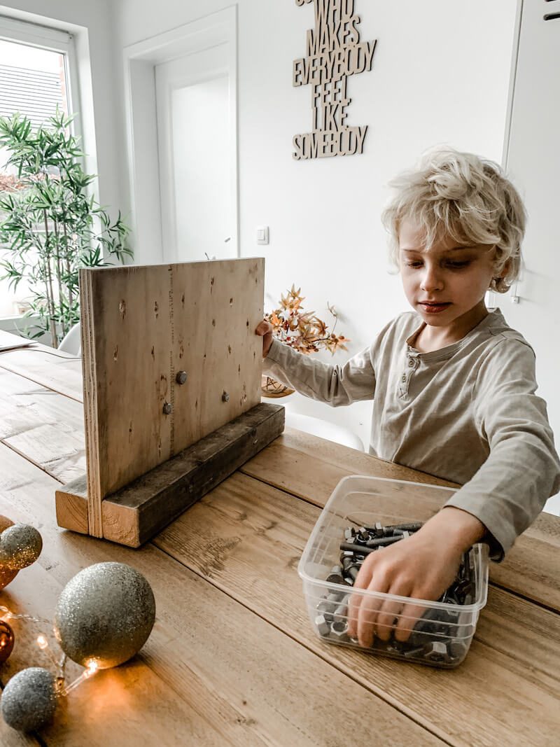 Omdat kleur Gaan wandelen Spelen met moeren en bouten & DIY boutenmuur - unicorns & fairytales